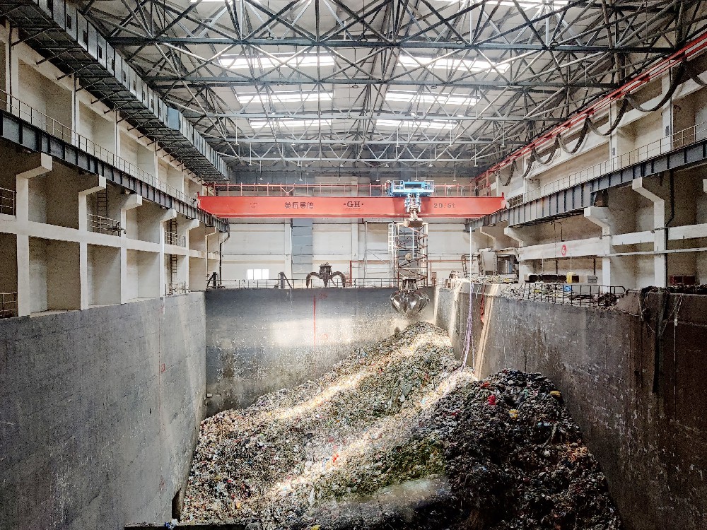 全自动垃圾抓斗起重机运行